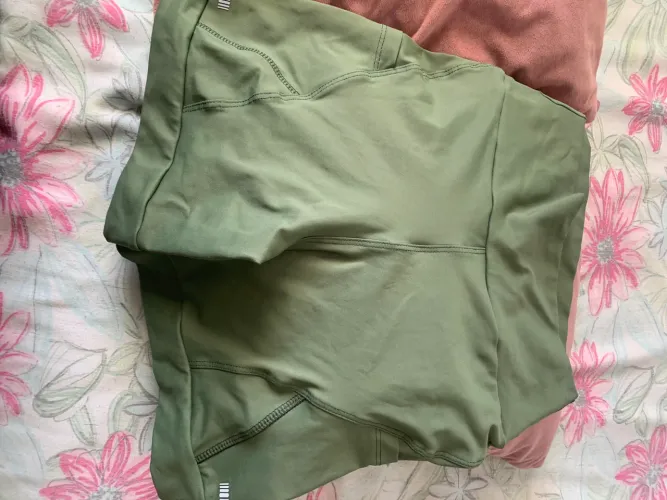 Vendo 02 shorts para treino