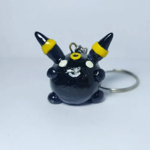 Chaveiro artesanal estilo Pokémon bolinha (Umbreon)