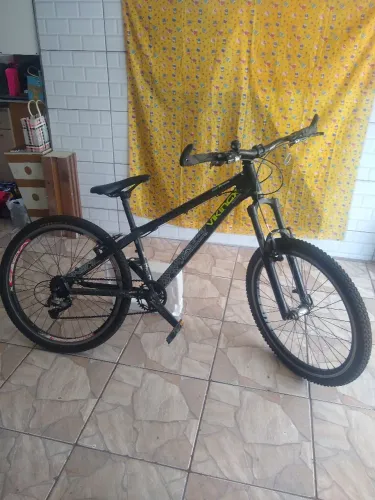 Vendo linda bicicleta aro 26 preta