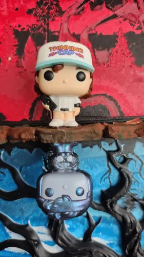 Stranger Things Kinder Dustin + Dustin mundo invertido Importado