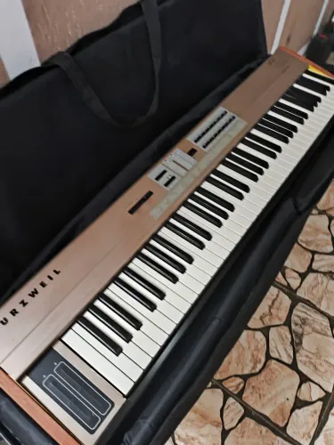 Teclado Kurzweil SP76