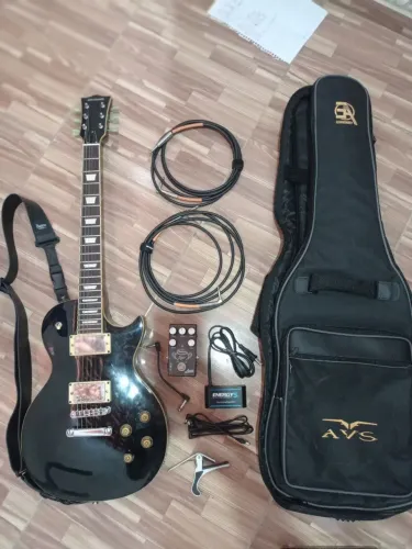 Guitarra Michael Les Paul + Capa Avs EduArdanuy + pedal Brown Sugar Aura Amps + fonte