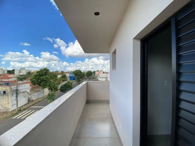 Apartamento à venda no bairro Santa Mônica em Uberlândia