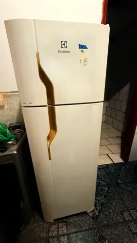 Vende se geladeira eletrolux