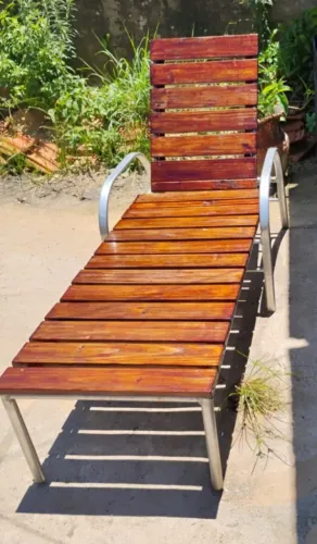 Rasteadeira de alumínio e madeira