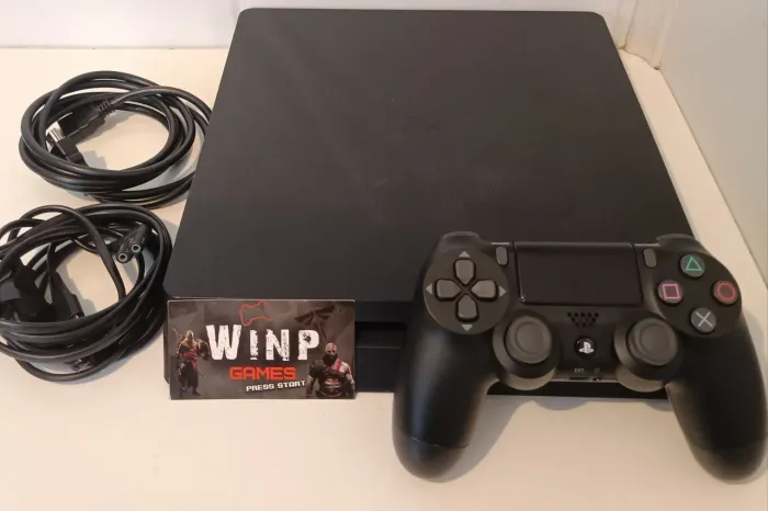 PS4 Slim 1TB Semi-novo 