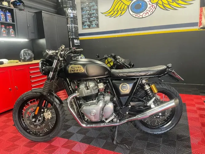 Royal Enfield Interceptor 650 - Customizada