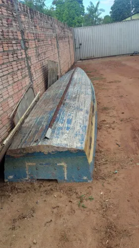 Canoa em boa condições