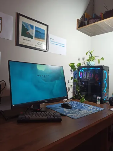 Monitor AOC hero