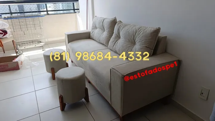 Sofá Belíssimo com base de madeira 