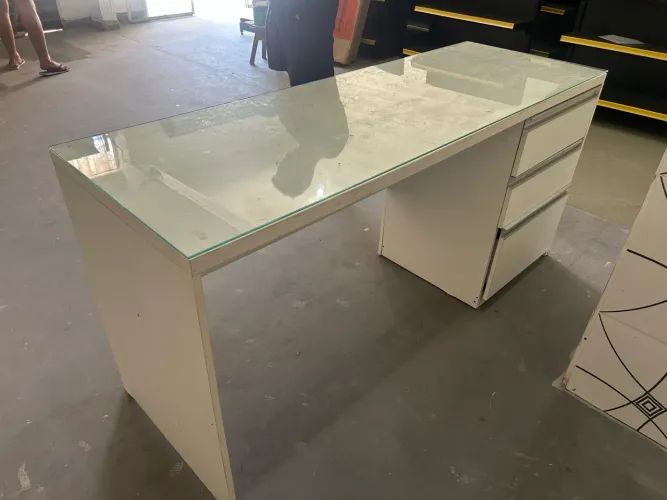 Vendo mesa de escritório em MDF