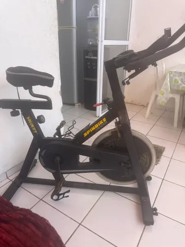 Bike spinning profissional; Roda de inércia:18 kg 