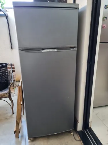 Vende-se Geladeira
