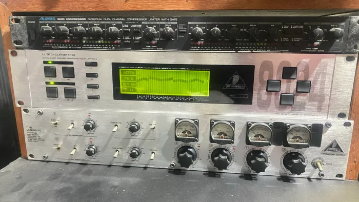 Equalizador Digital Behringer ultra Curve Pro