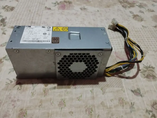Fonte de computador de 240w com 80 plus bronze