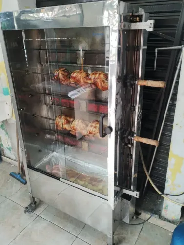 Vendo frangueira semi nova que suporta 30 frangos
