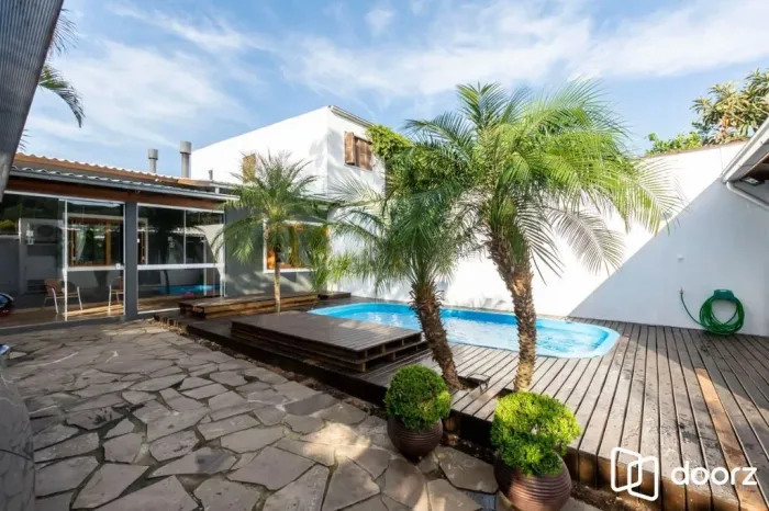 Casa de 2 dormitórios à venda no Bairro na Lomba do Pinheiro - Porto Alegre