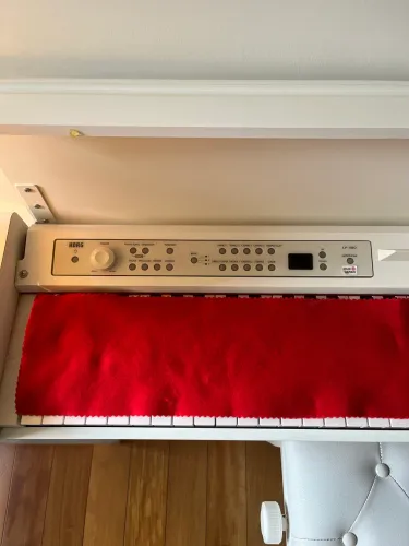 Piano Digital Korg LP 380 Branco Teclado 88 Teclas com Móvel e Banco