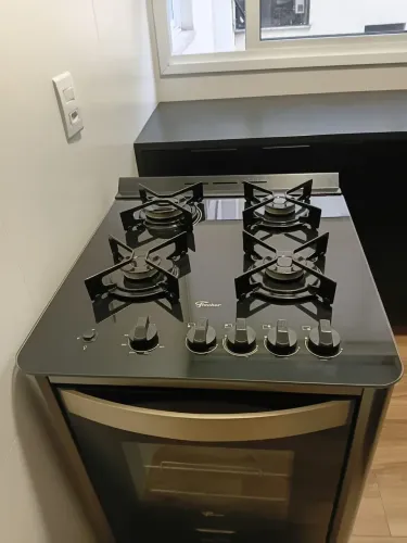 Fogão 4 bocas com tampo de vidro (estilo cooktop)