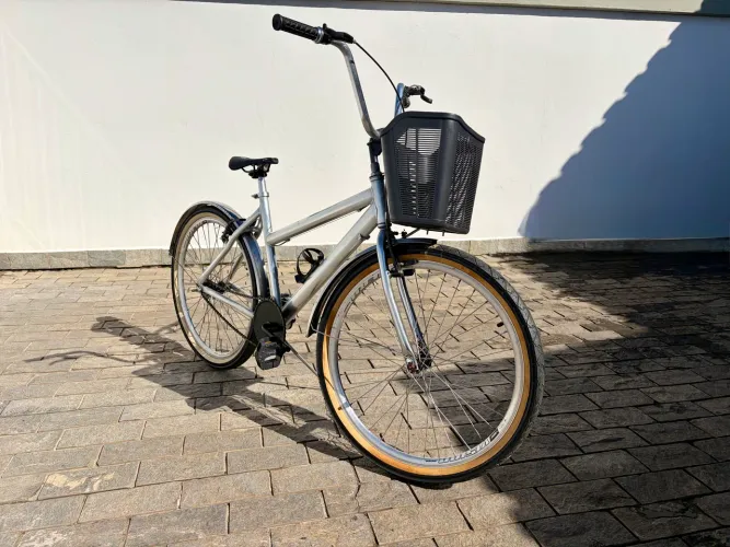 Bicicleta em alumínio e rodas inox 