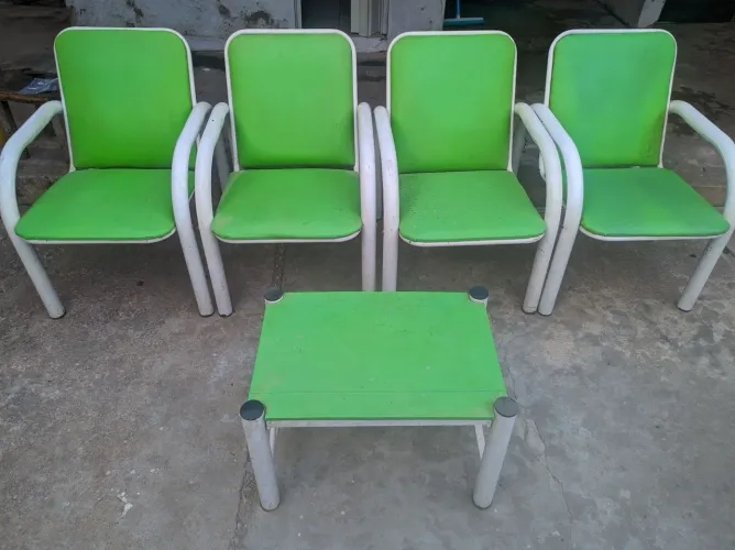 Conjunto de cadeiras + mesinha de centro