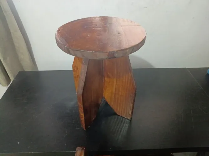 Banqueta de madeira