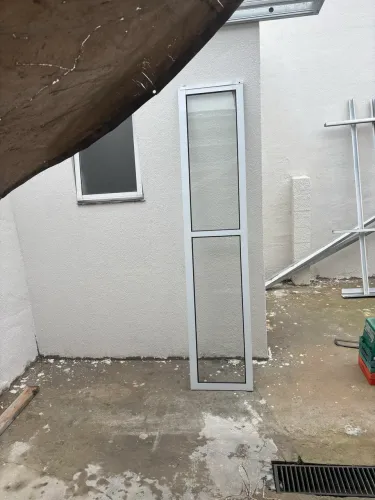 Vendo esquadria de vidro no tamanho - 2.23 X 46.5