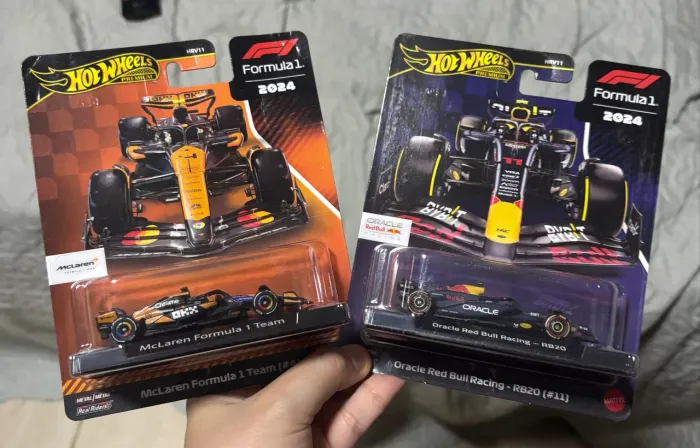 Hot Wheels Premium F1 Red Bull #11 & McLaren #4