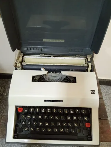 Máquina de escrever antiga