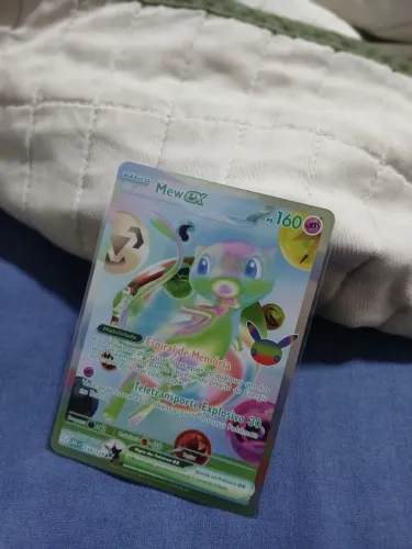 Carta pokemon tcg mew futurista 30 anos