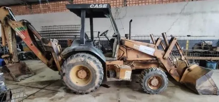 Retroescavadeira case 580 l. 4x4. 2006