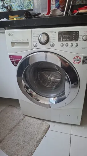 Máquina de lavar usada - LG lava e seca 4KG