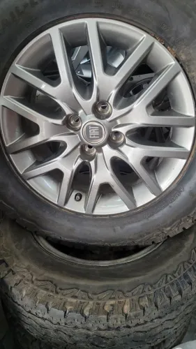 Rodas do Fiat argo aro 15 com pneus 205/70 15