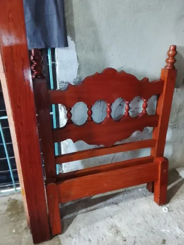 Cama de madeira