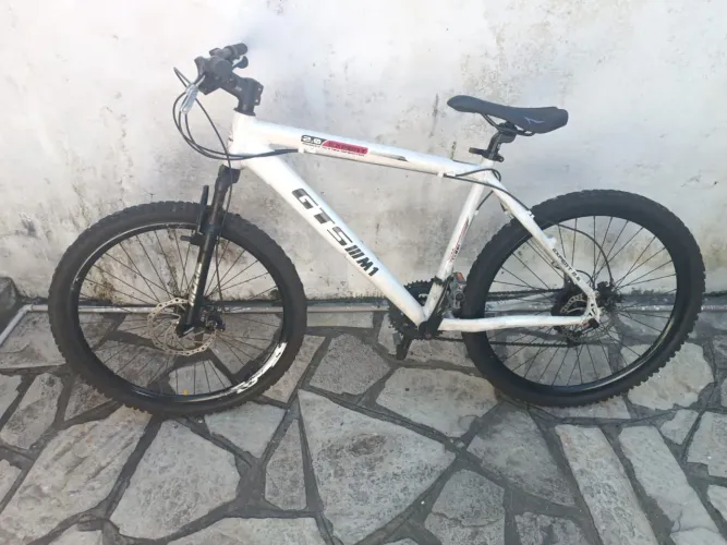 Bicicleta aro 26 GTS m1