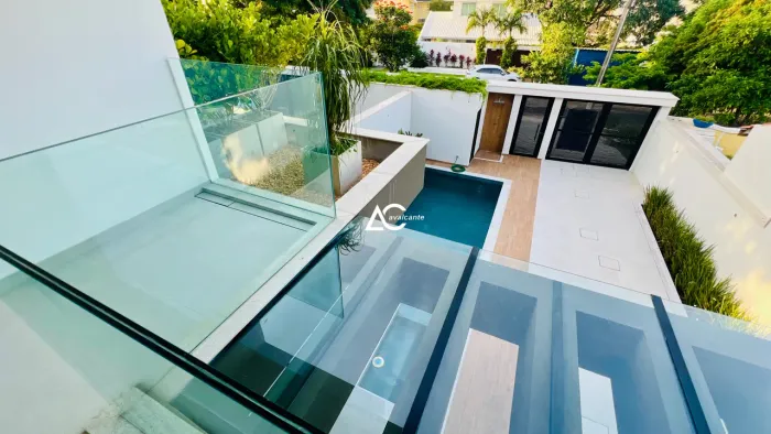Linda casa a venda no Condomínio Rio Mar na Barra da Tijuca com 5 suítes