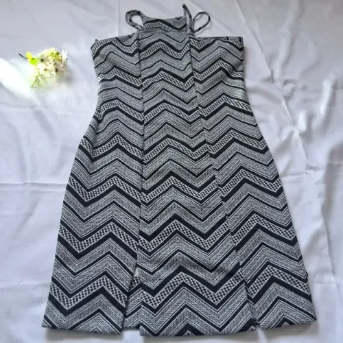 Vestido Preto e Branco Estampa Zig-Zag/ Chevron