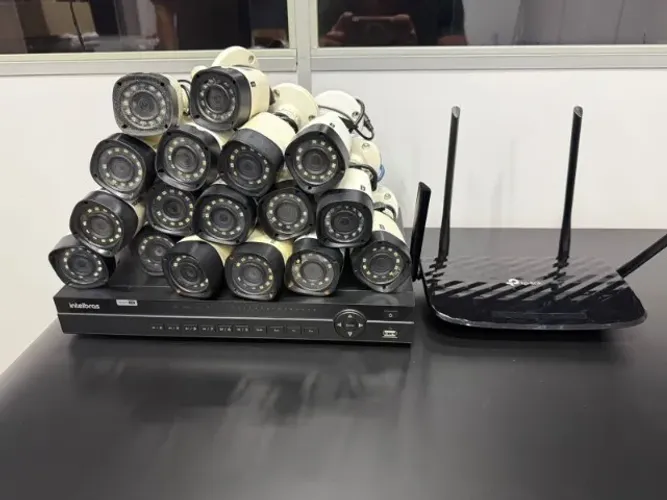 Kit CFTV Intelbras 32 Canais MHDX 1232 + 17 Câmeras HD + Roteador Gigabit TP-Link Archer C