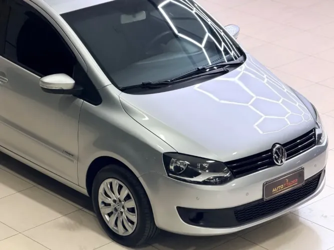 Volkswagen Fox 1.0 MI Total Flex 8V 5P 2014