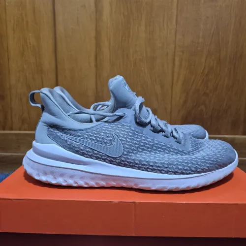 Tênis Nike Renew Rival cinza