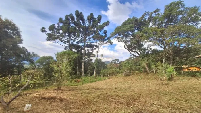 TERRENO ESCRITURADO COM VISTA PARA A PEDRA DO BAÚ | SERRANO  São Bento do Sapucaí