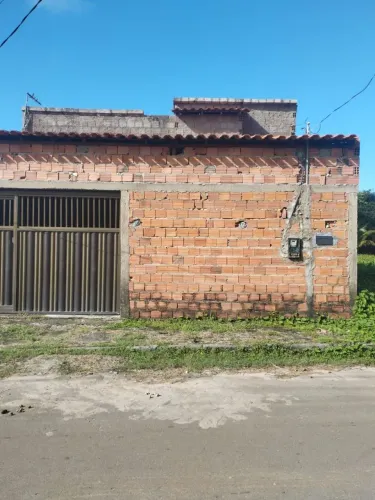 Casa na praia de Guarapiranga com área de sítio de fundo para a praia