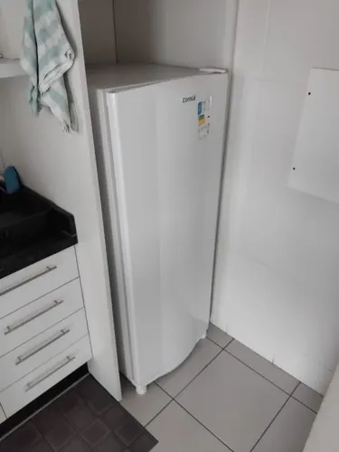 Vendo Geladeira Consul branca 261 litros