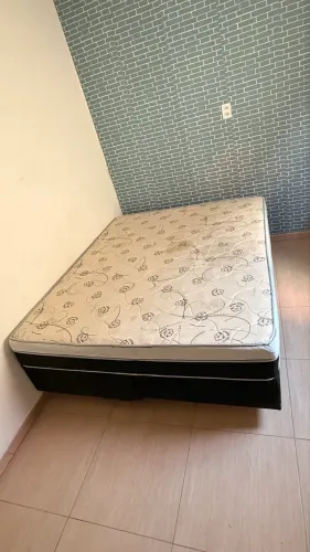 Cama queen pouco usada