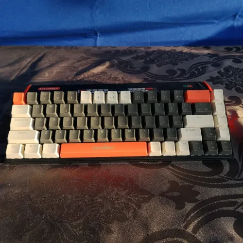 Teclado mecânico novo 68%
