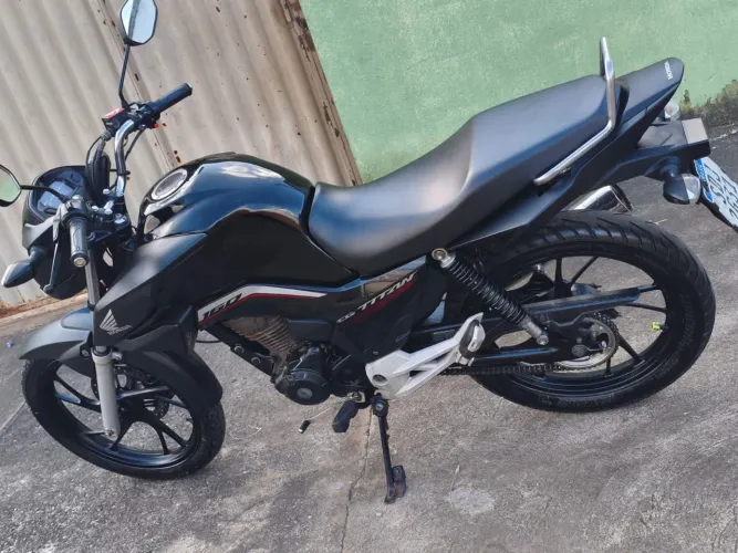 Vende-se moto Honda titan 2024, documentação em dia