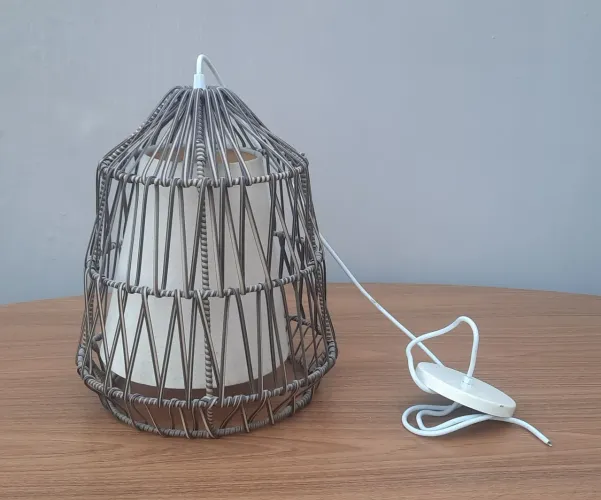 Lustre luminaria pendente de fibra sintética 