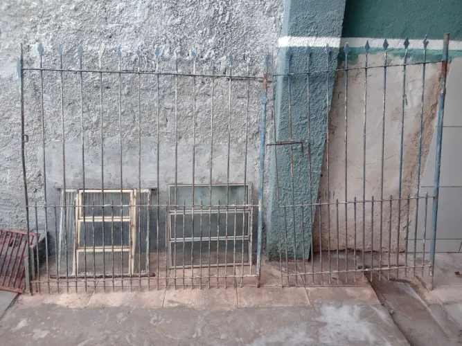 Portão 2,40 de largura por 1,50 de altura