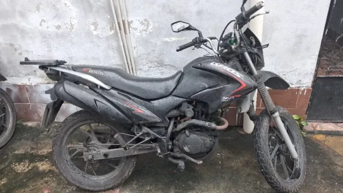 VENDO HONDA BROS 150 TODA EM DIA.