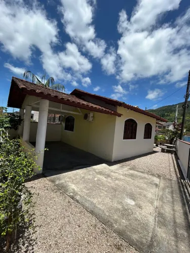 Vendo Casa em Givernador Celso Ramos a 700 metros da praia!